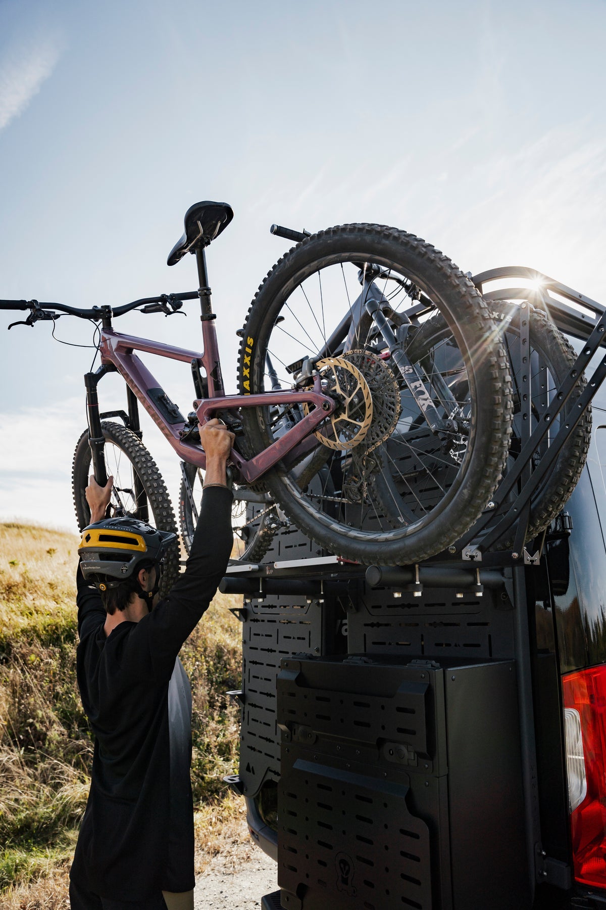 VAN FROM HERE | Horizontal tubes for rear door support