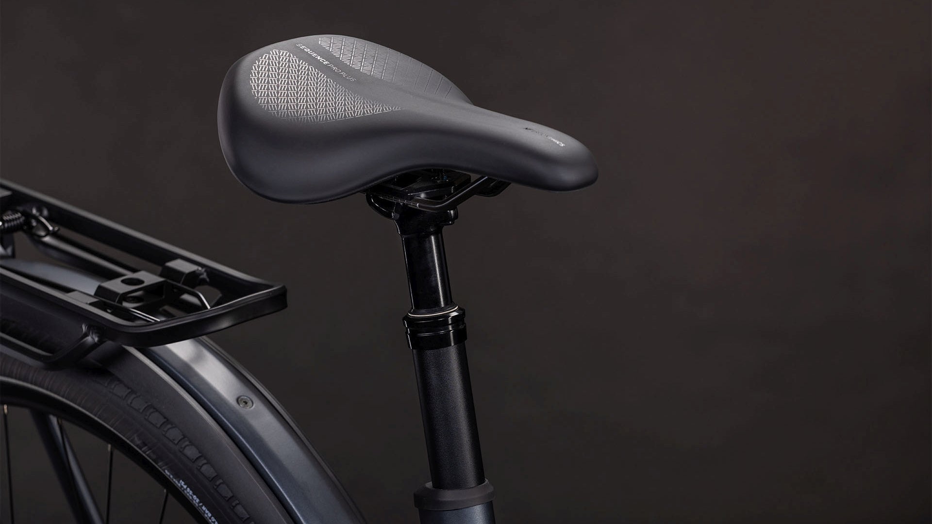 Cube Kathmandu Hybrid one 800 lowstep, selle