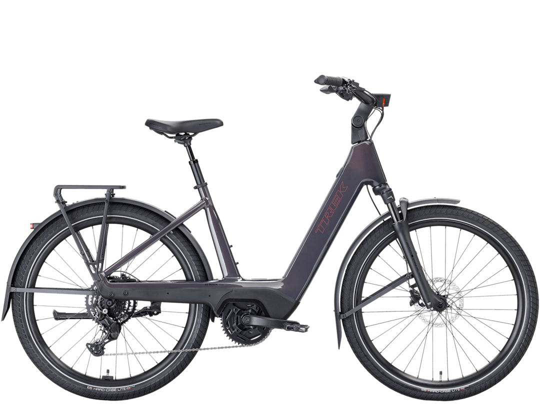 Vélo hybride électrique Trek Charter+ 4 Lowstep 2027, trois-quarts avant