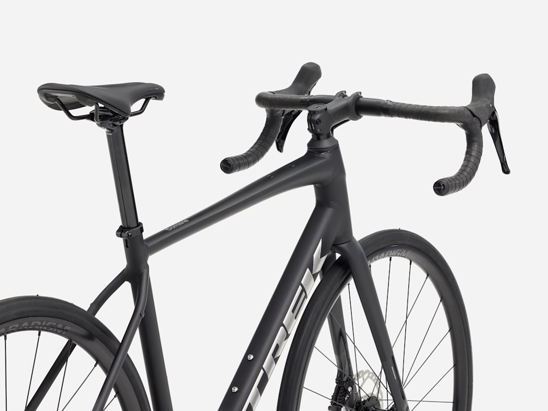 Trek Domane AL 4 4e gén. 2027, cockpit