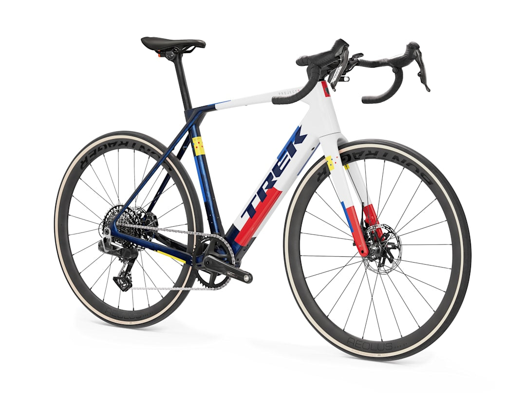 Trek Domane+ SL 7 AXS 5e gén., trois-quarts avant